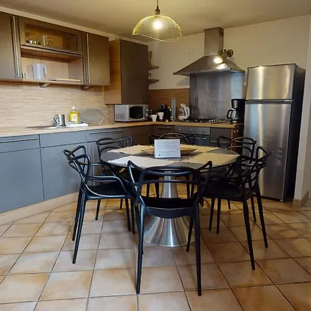 Sous Les Tilleuls Parking Hypercentre 4-6 Personnes